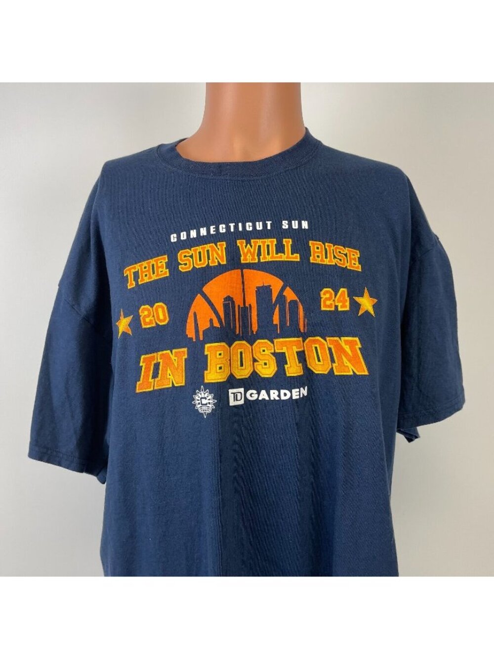 Connecticut Sun In Boston T Shirt Size XL Blue WNBA Basketball TD Garden